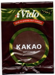Kakao odtučnené á 100g, šarža L.373379, DMT 25.9.2025, Krajina pôvodu Indonézia, dodávateľ Tarcha World Kft., Mályva utca 24, 1141 Budapešť.